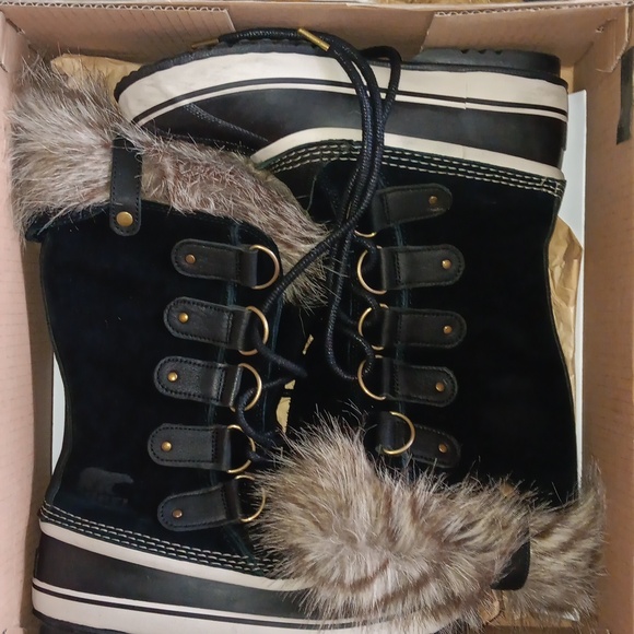 Sorel Boots - Picture 2 of 6